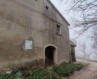 Rustico / Casale di 70 m² con 2 locali e box auto 