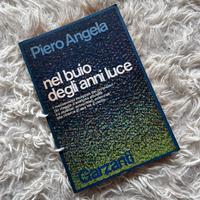 📘 Nel buio degli anni luce (1977 – Garzanti)