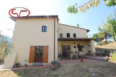 Rustico / Casale di 420 m² con più di 5 locali e b