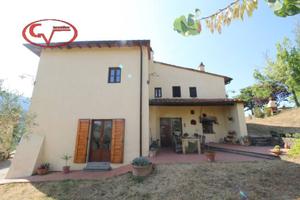 Rustico / Casale di 420 m² con più di 5 locali e b