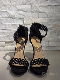 ELEGANTE SANDALO CON TACCO NERO