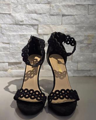 ELEGANTE SANDALO CON TACCO NERO