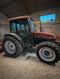 Trattore New Holland TN750