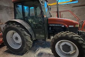 Trattore New Holland TN750