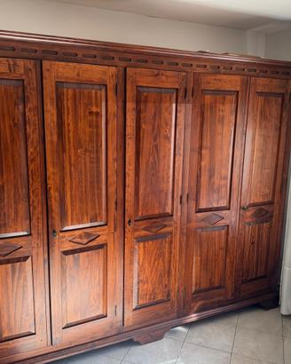 Mobili color legno ciliegio