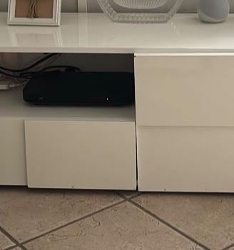 Vetrinetta e porta tv
