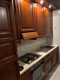 Cucina con Elettrodomestici