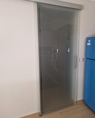 porta scorrevole in vetro