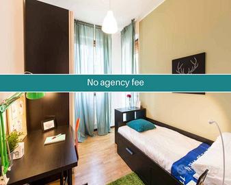 Stanza in appartamento di 127 m² a Milano