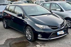 Toyota Auris 1.8 H 5p Lounge