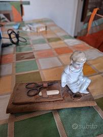figura in porcellana e set da cucito con specchio