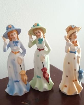 Tris statuine vintage dame con ombrello