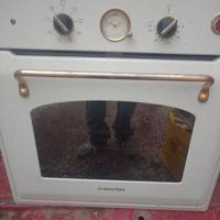 Forno Ariston ventilato con orologio al primo che