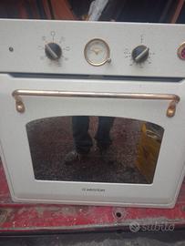 Forno Ariston ventilato con orologio al primo che