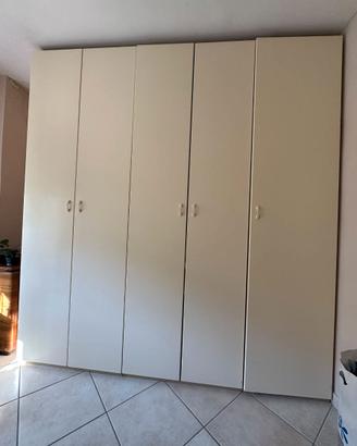 Armadio IKEA 5 ante battenti – 240 x 260 x 60
