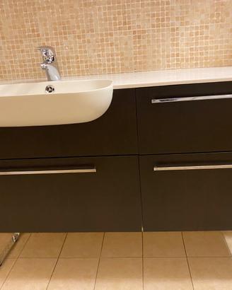 Mobile e specchio bagno