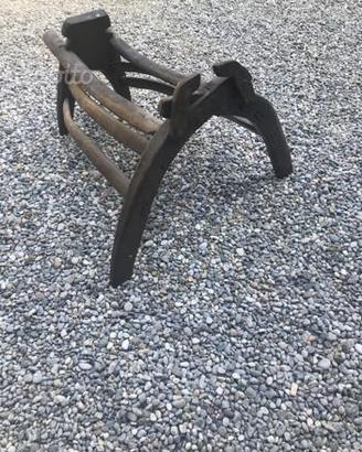 Basto, struttura in legno per soma asini