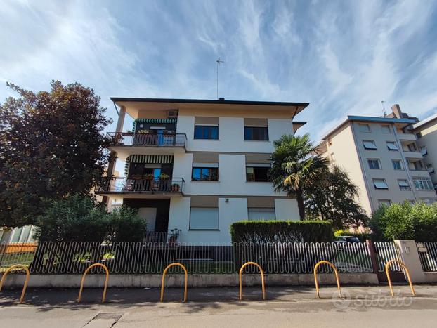 Appartamento 3 camere in via Ippolito Nievo