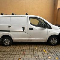 Nissan nv 200