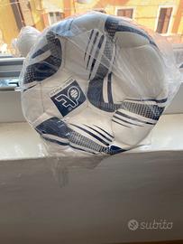 Pallone da calcio nuovo