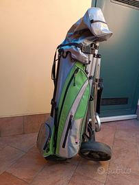 Sacca da golf per bambino con mazze e carrello