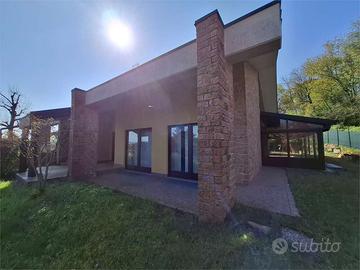 Villa a Castelletto sopra Ticino