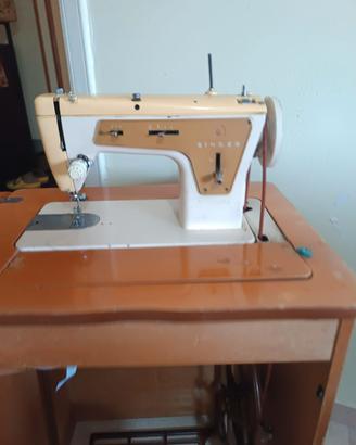 Macchina da cucire Singer vintage mobile a pedale