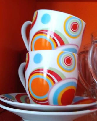 Tazze da tè con piattini in ceramica 
