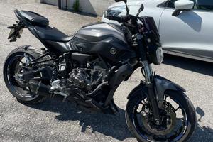 YAMAHA MT-07 con ABS