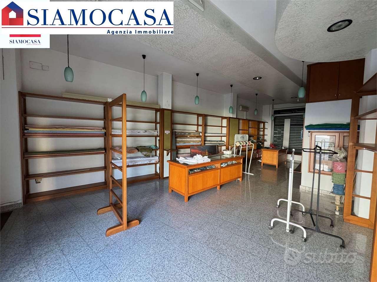 Casa con appartamento, locale commerciale e garage - Altro