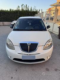 Lancia Ypsilon momo design 105cv