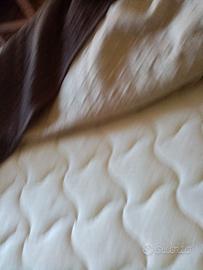 Letto singolo con testiera in ottone e materasso