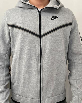 TUTA TECH NIKE GRIGIA