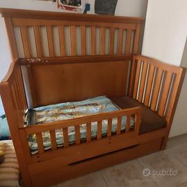 lettino in legno con sponde e cassetto