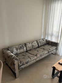 Divano di design moderno con rivestimento mimetico