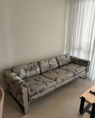 Divano di design moderno con rivestimento mimetico