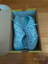 Scarpe basse con ricami floreali