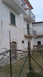 Unità su due livelli con area esterna di pertinenz