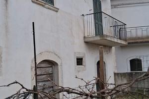 Unità su due livelli con area esterna di pertinenz