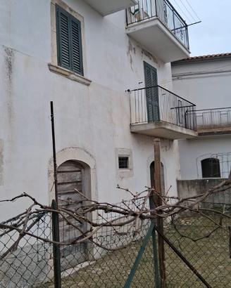 Unità su due livelli con area esterna di pertinenz