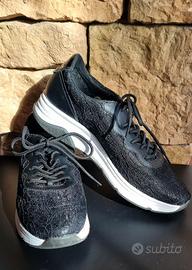 Sneakers nere in pizzo testurizzato, taglia 40