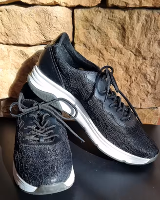 Sneakers nere in pizzo testurizzato, taglia 40