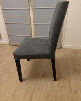 Sedia Ikea Bergmund struttura nera fodera grigia