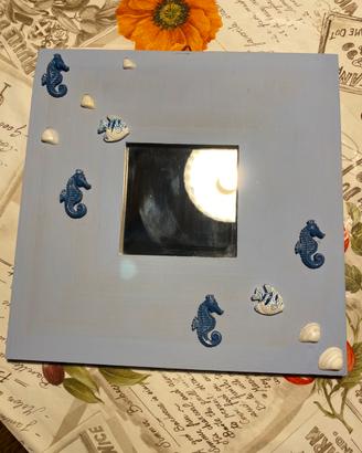 Quadro con specchio in legno azzurro