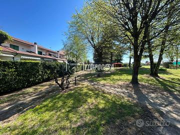 VILLETTA A SCHIERA CON GIARDINO PRIVATO