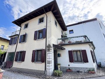 VILLA A SCHIERA A TAVAGNACCO