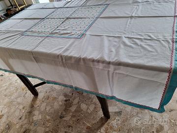 Tovaglia con tovaglioli