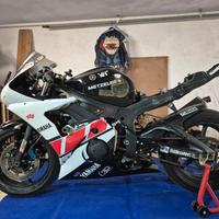 YAMAHA R6 