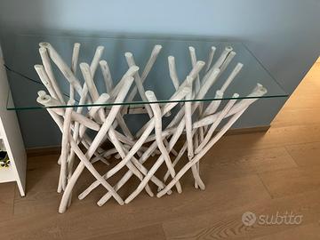 Tavolino con piano in vetro