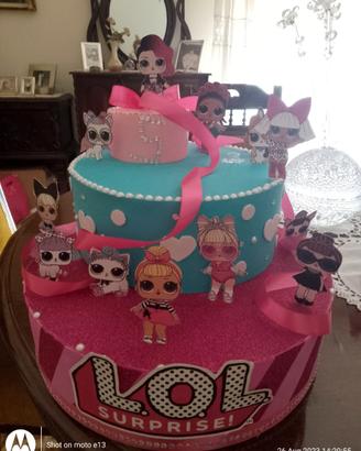 Torta finta scenografia Lol Surprise